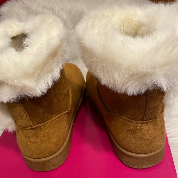SO Paulina Women’s Faux-Fur Winter Boots Color: Chesnut Size: 6.5 - Picture 4 of 4